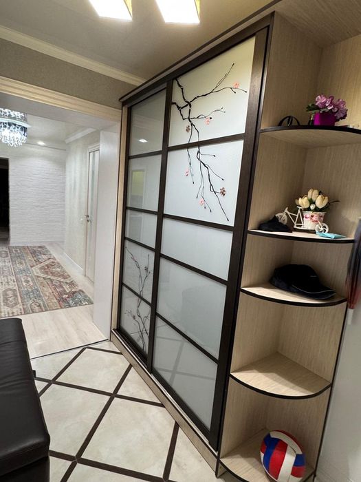 Продам прихожку шкаф купе