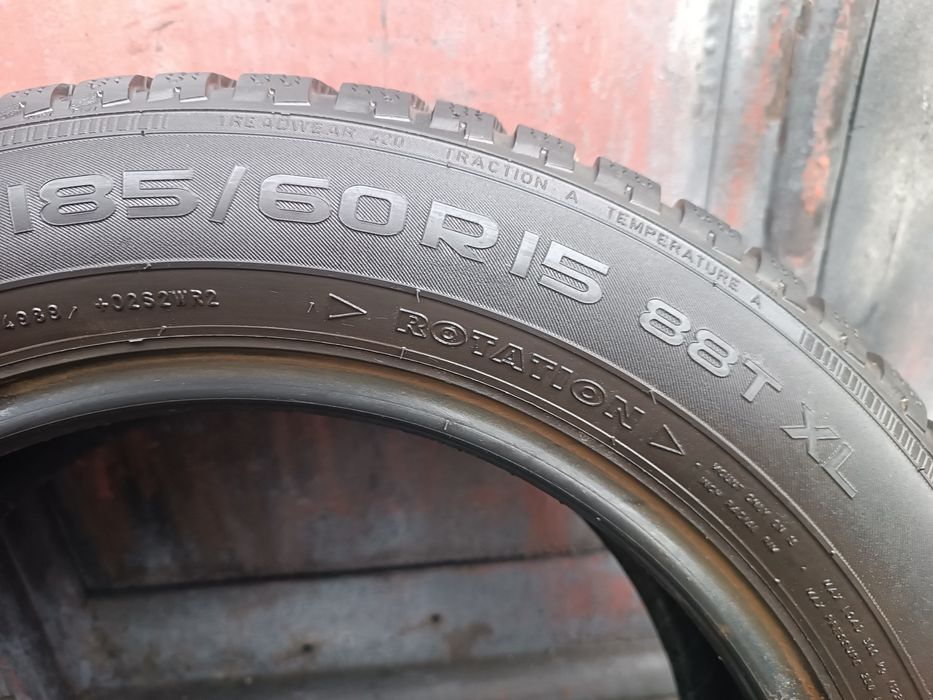 185/60/15 Nokian