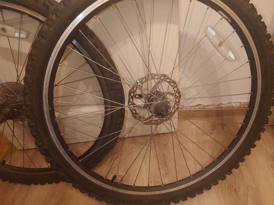 Roti bicicleta 26*1.95 cu disc de frana si pinioane