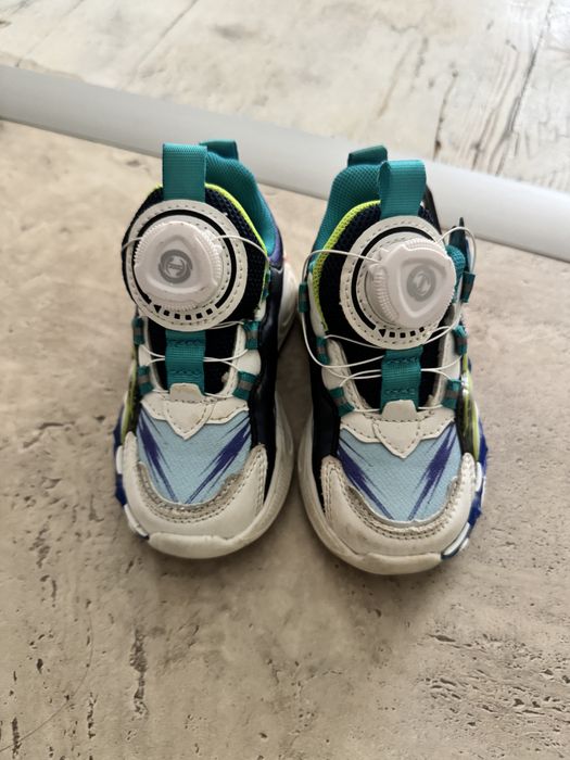 Сметещи маратонки сонис