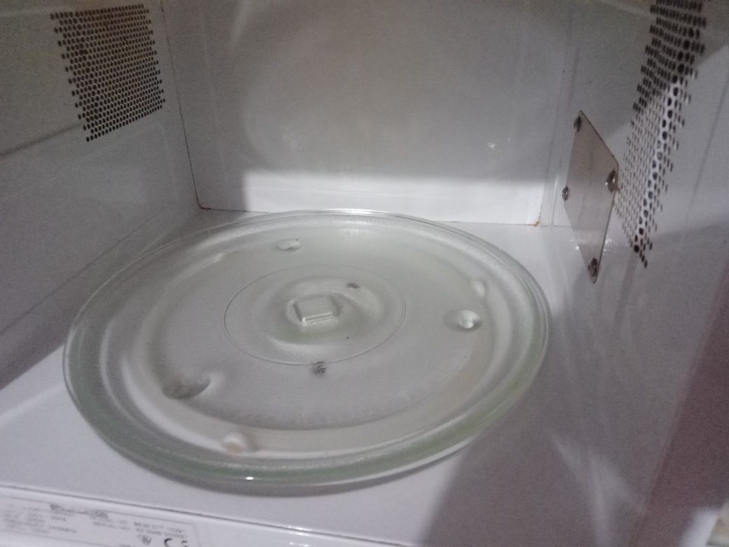 Микровълнова фурна Whirlpool като нова