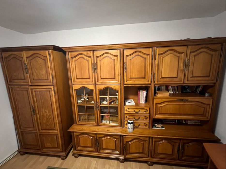 Mobila din lemn masiv