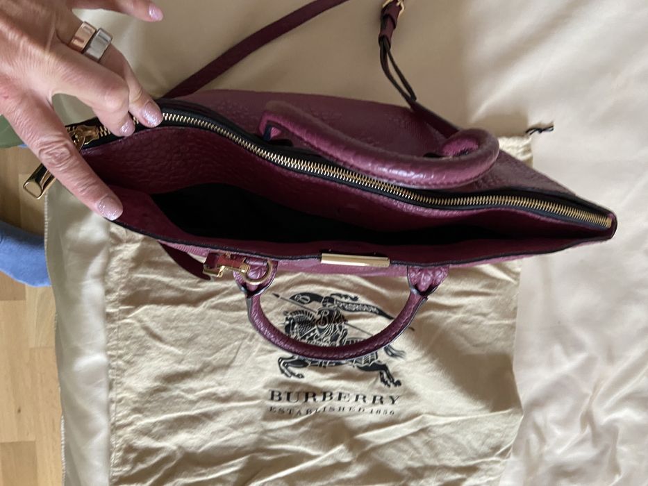 Poseta Burberry culoare fucsia inchis