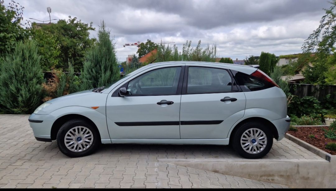 Vând Ford Focus 1.6 benzina (vand/schimb sau pt programul rabla)