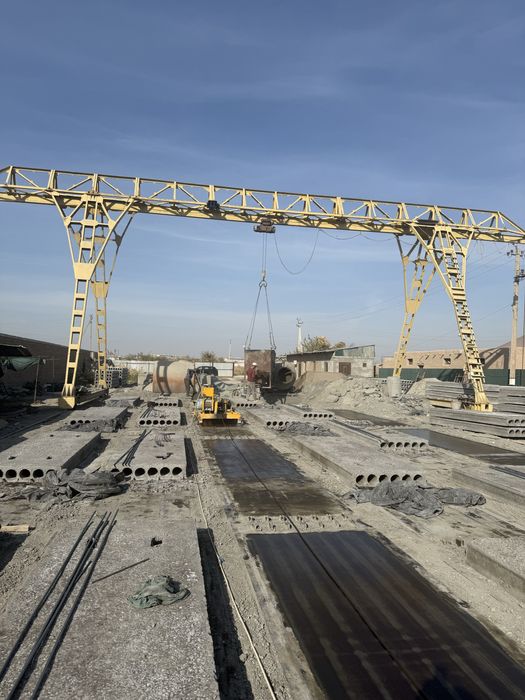 Казлавой кран сотилади. Ишлаб турган. Рельс 170 метр, энига 24 метр