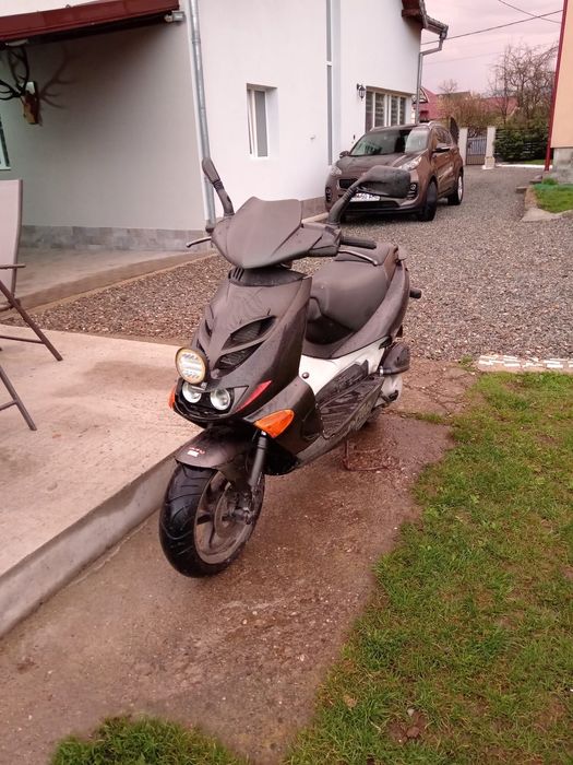 Vând scuter aprilia racing 50cc