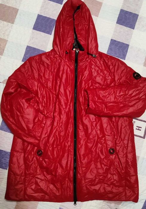 Продаю женскую куртку