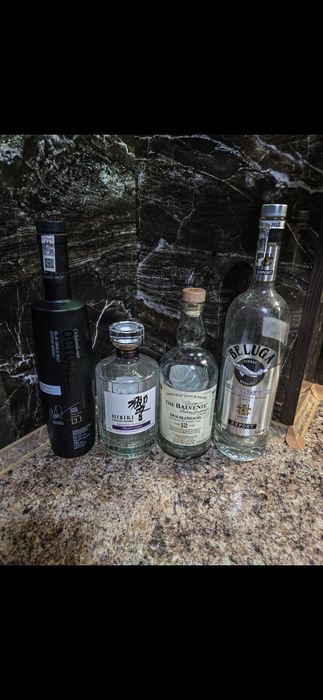 Лот от празни бутилки