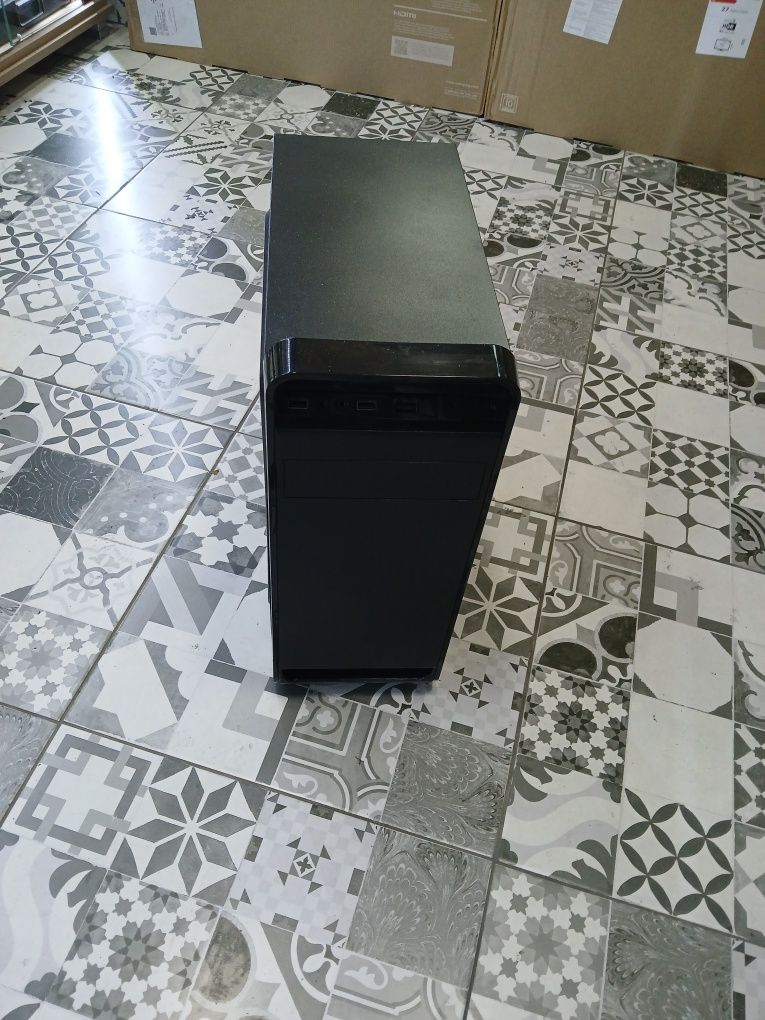 PC- Intel Xeon , 24 GB ram , Video Asus Strix 570