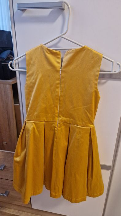 Детска рокля в сатен и тюл