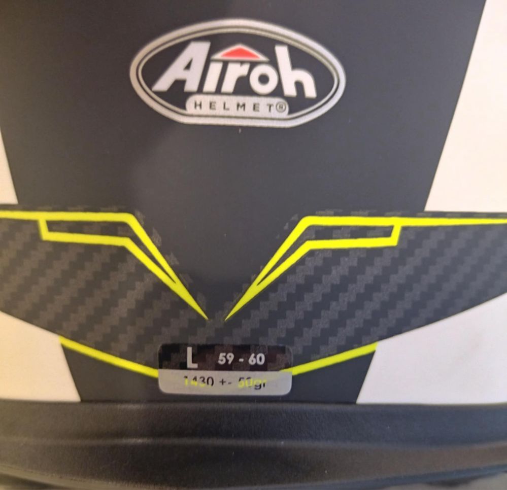 Нова каска Airoh GP550 S
