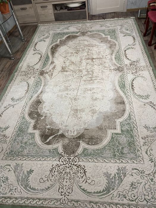 Продам ковер новый