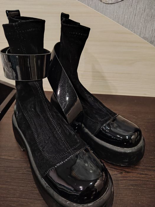 Нови боти от лак и велур 37 номер