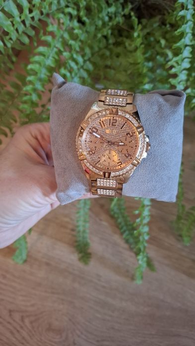Дамски часовник на Guess