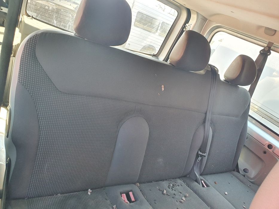 Dezmembrez Opel vivaro primastar trafic motor 2.0 cc cutie 8+1 locuri