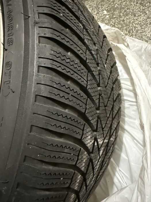 Джанти с гуми за Мерцедес R18