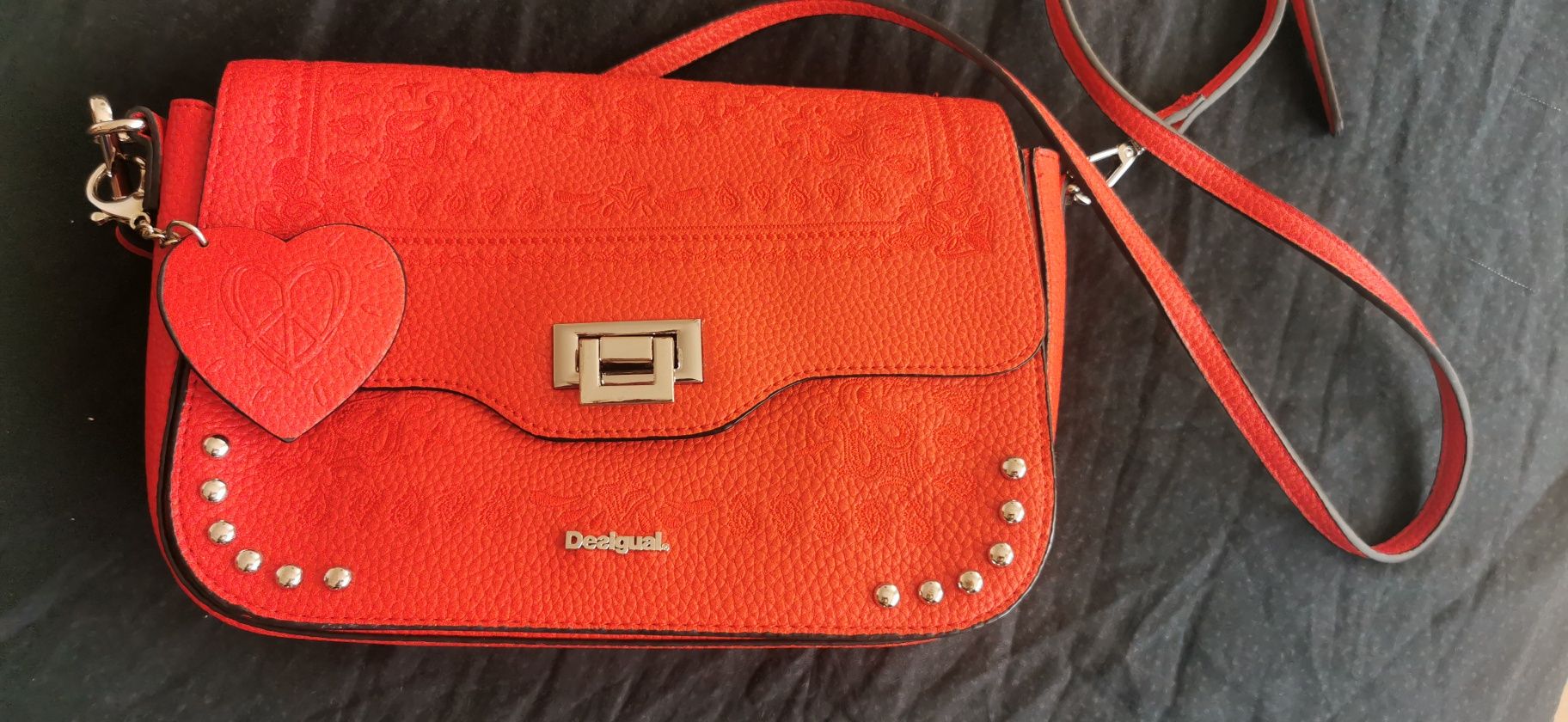 Desigual Чанта с презрамки  в Червено