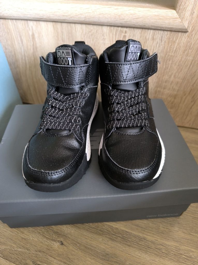 Детски боти New Balance 30 номер