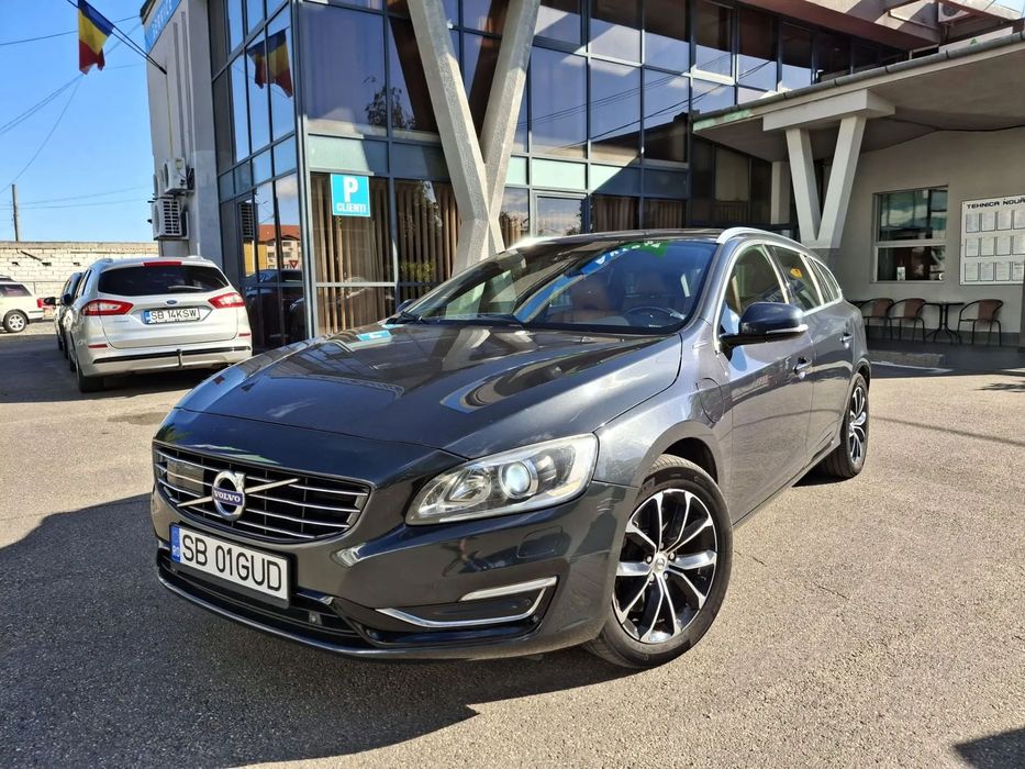 Volvo V60 4x4/Xenon/Piele/Camera/ACC/Plug In Hybrid/Navigatie