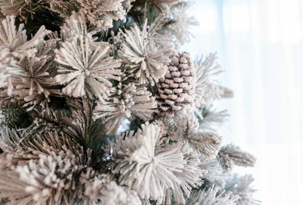 Brad cu zapada si conuri 180cm - ace 2d + 3d