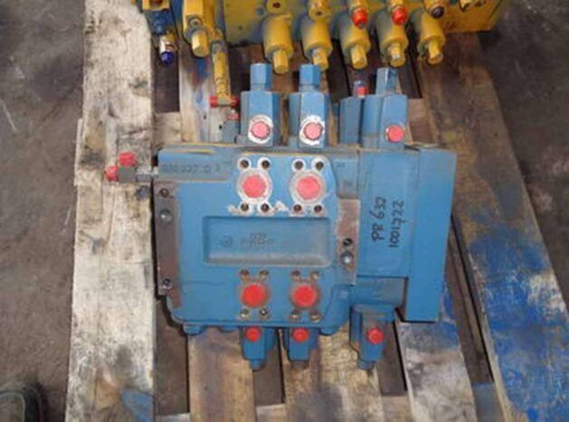 de vanzare distribuitor hidraulic pentru buldozer liebherr 632