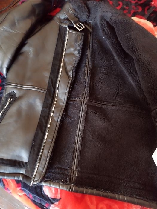 Geacă piele foarte elegantă și călduroasă mărime S