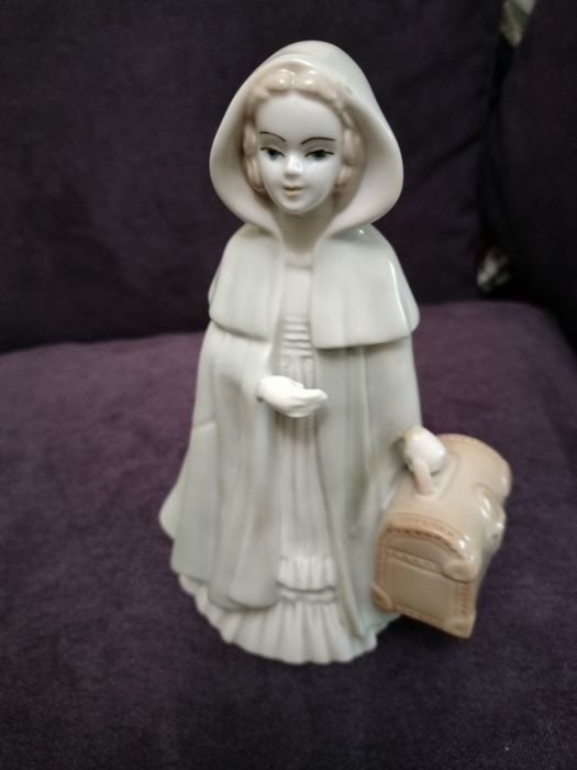 Bibelouri vechi și papusi