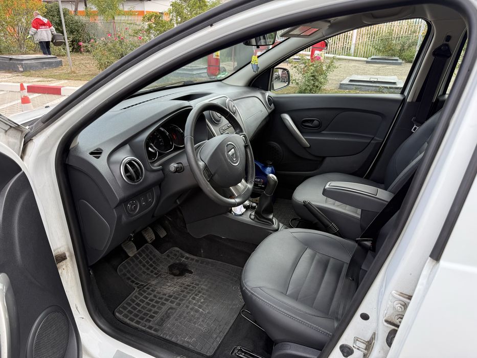 Dacia 2014 - BREAK - tva deductibil - pilot / piele / navi / parktroni