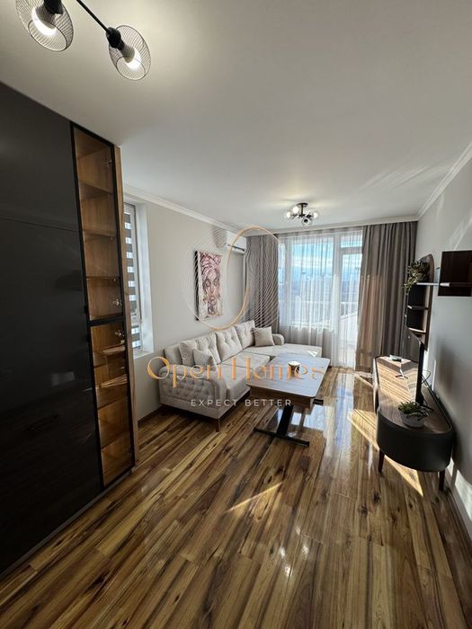Продава се Тристаен апартамент в Пловдив, Съдийски - 84 кв.м за 2084 €/кв.м - Снимка #1