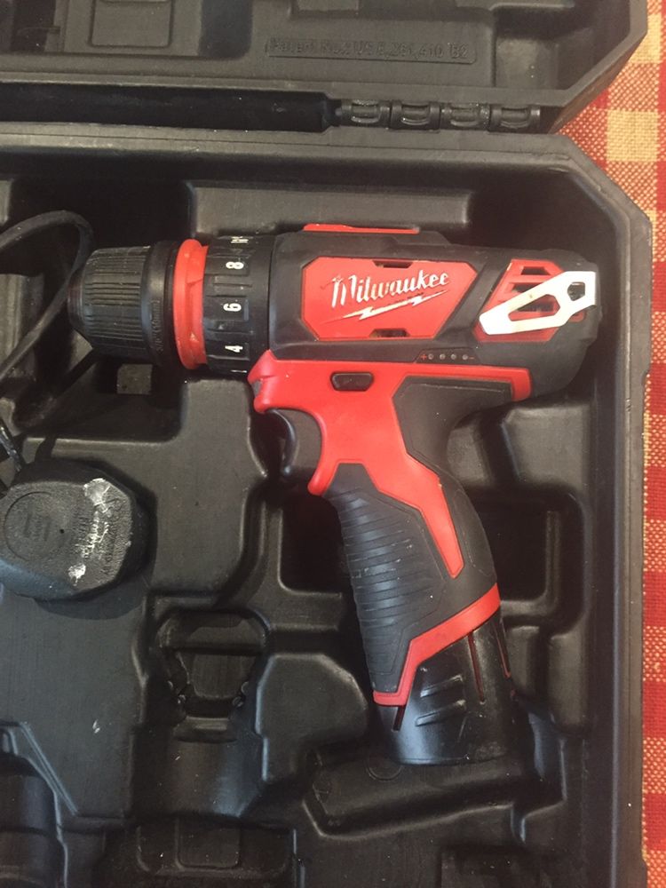 Milwaukee M12 BDDX/винтоверт с три бързо сменяеми глави/+зарядно в куф