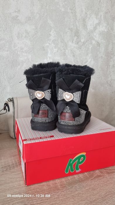 Продам детские натуральные угги