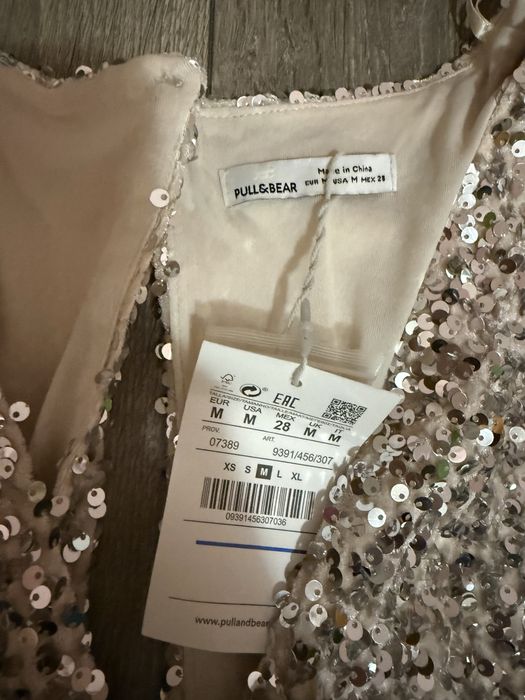 Дамска официална рокля с пайети и гол гръб