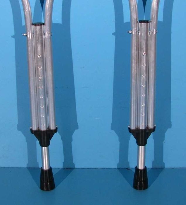 Carje cu sprijin subaxilar Marime L aluminiu Noi / set 2 buc