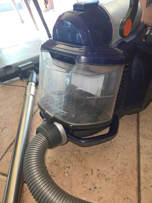 Прахосмукачка Electrolux turbocycronic  ANG 1