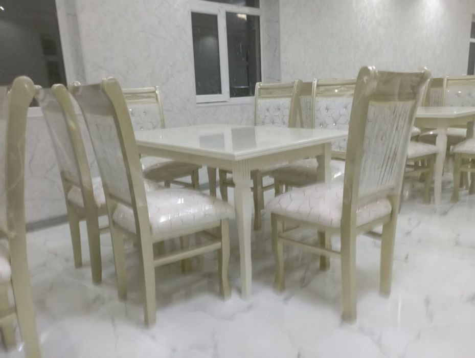 Парламент стол стул