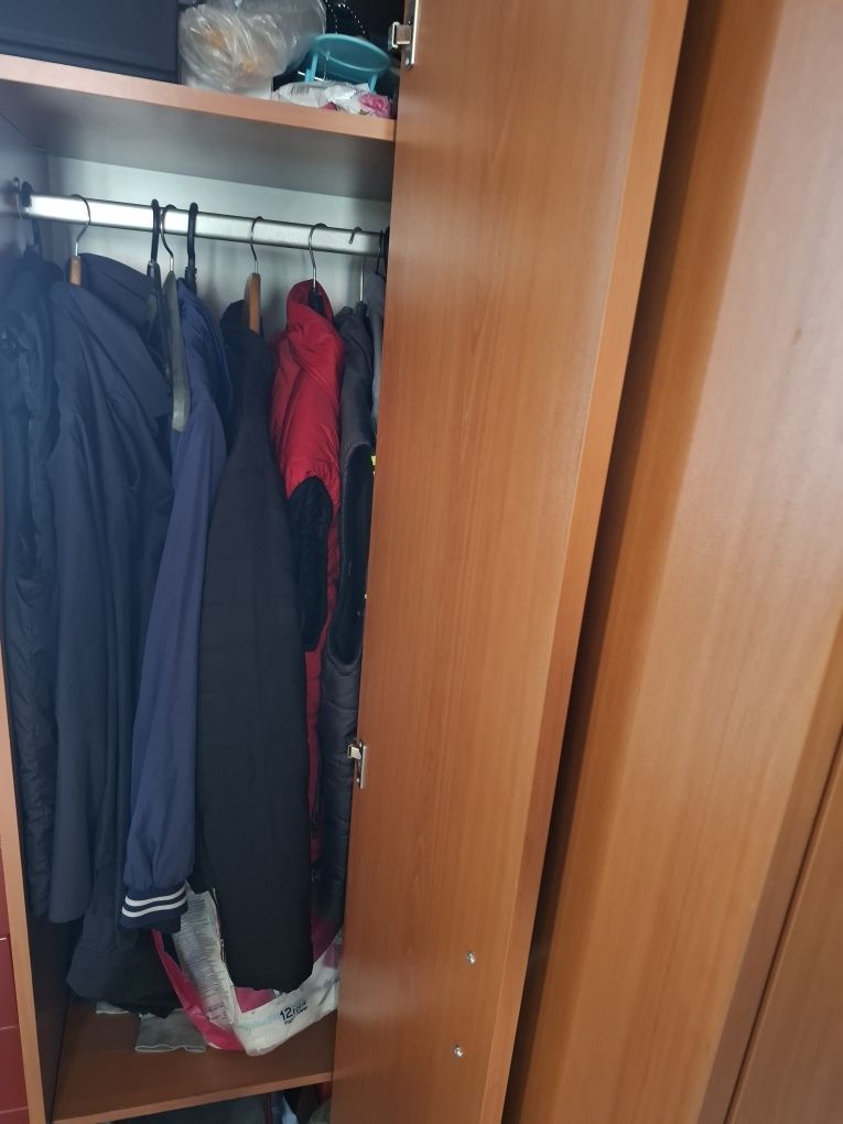 Ъглов гардероб и портманто