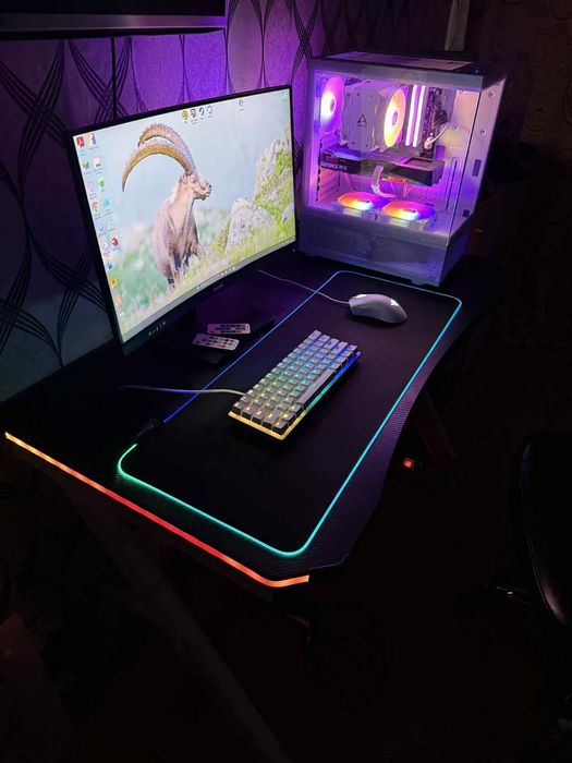 Геймърски сетъп плюс бюро, стол, монитор,мишка, клавиатура,мауспад