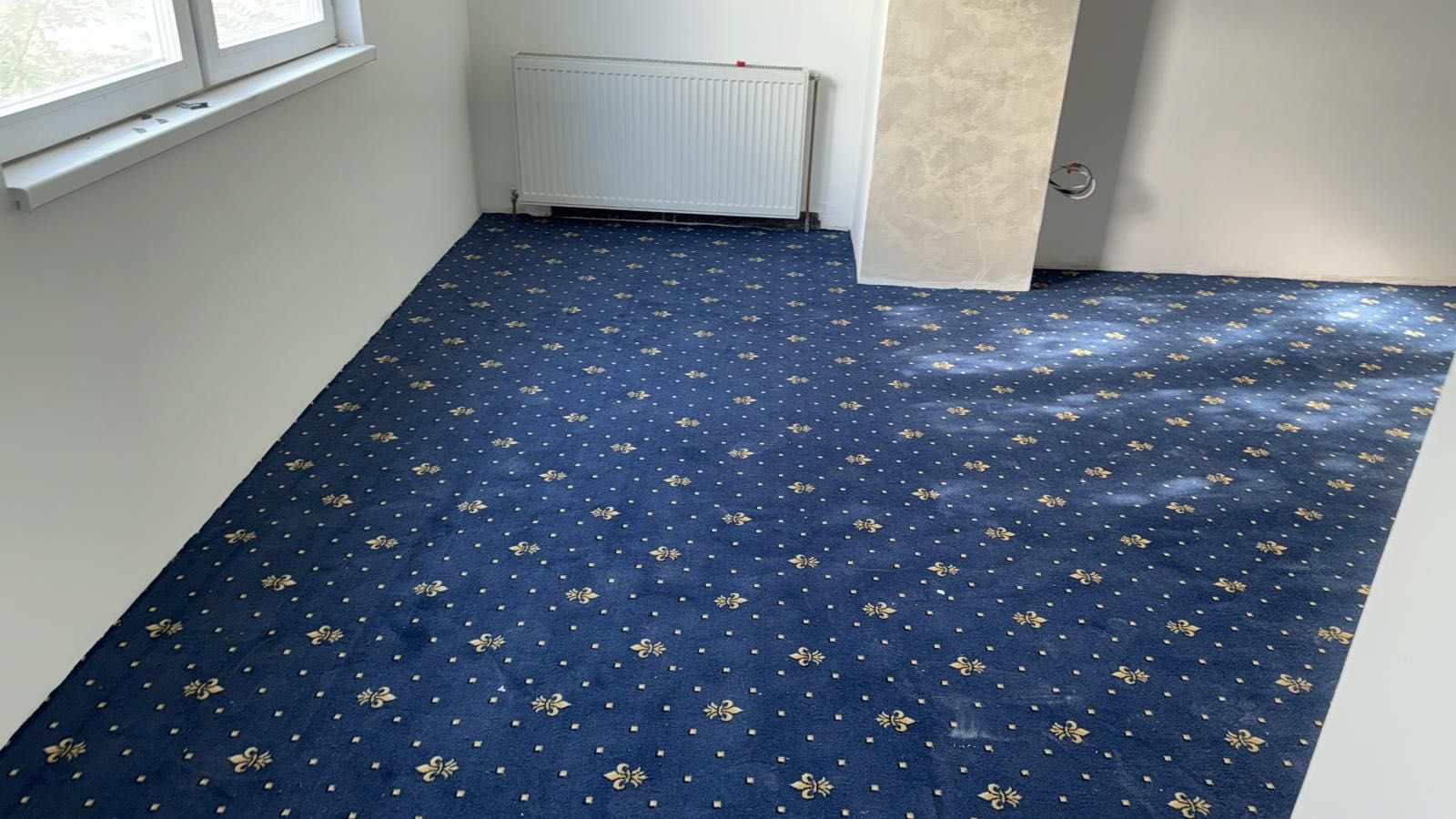 Vand 2 cladiri comerciale
