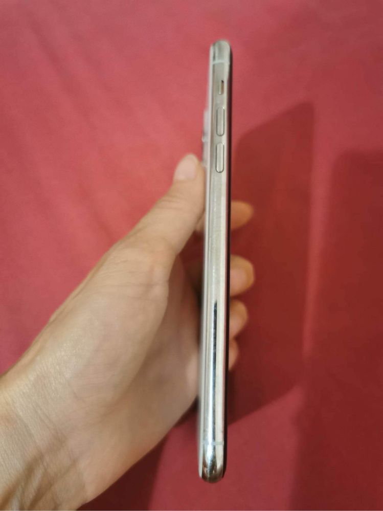 Продавам IPhone 11 Pro Max 64 Gb