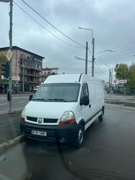 Vând reno master 2.5