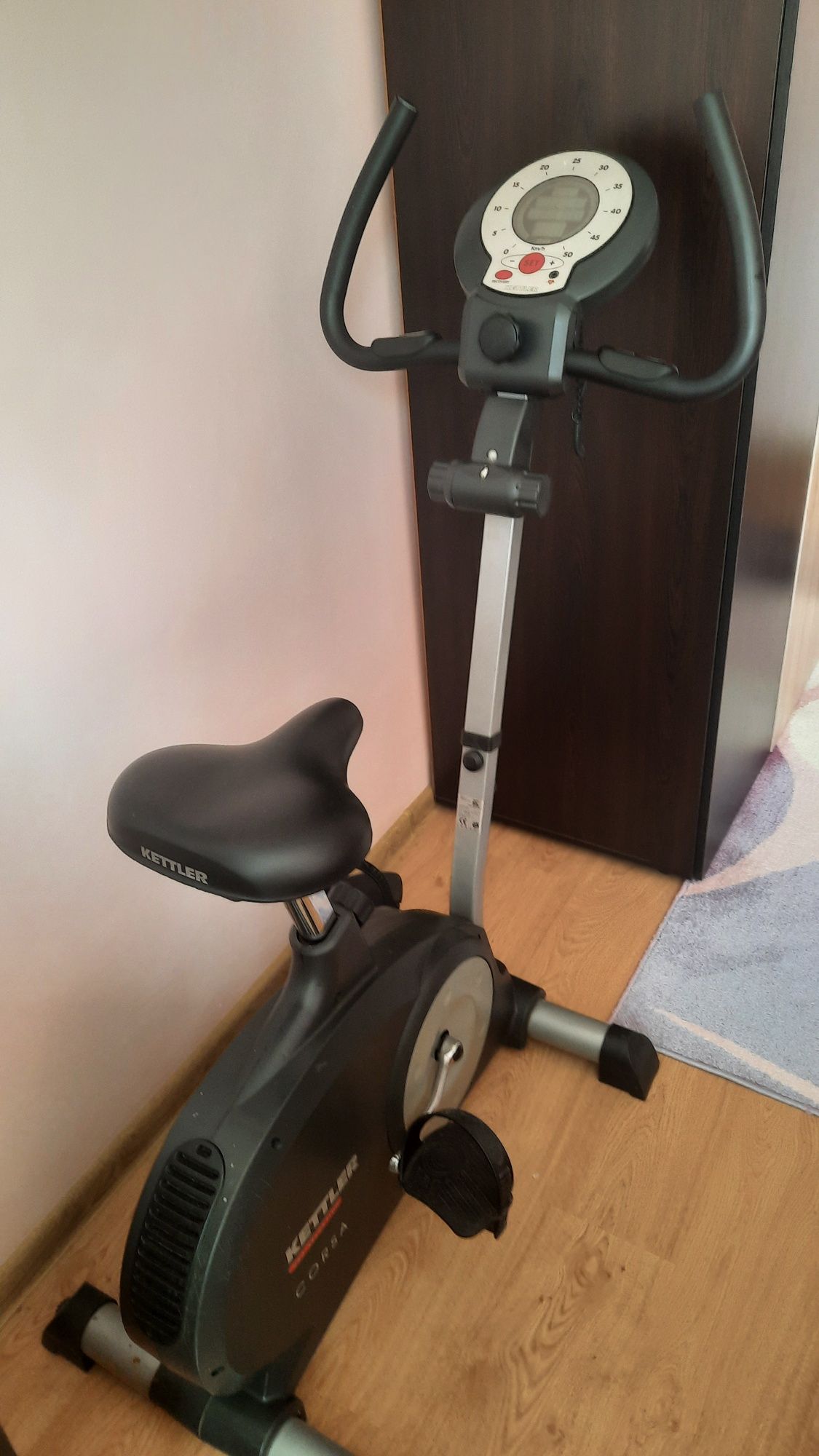 Продавам велоергометър Kettler Corsa
