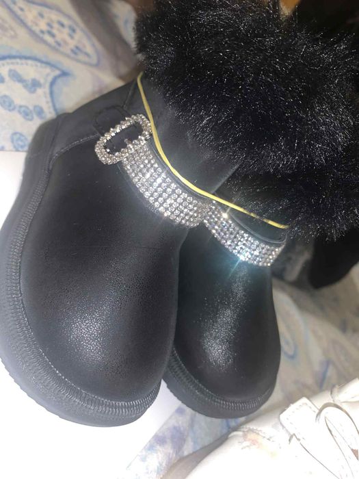 Vand ghetute pentru Fetițe nr  16,18,22,25