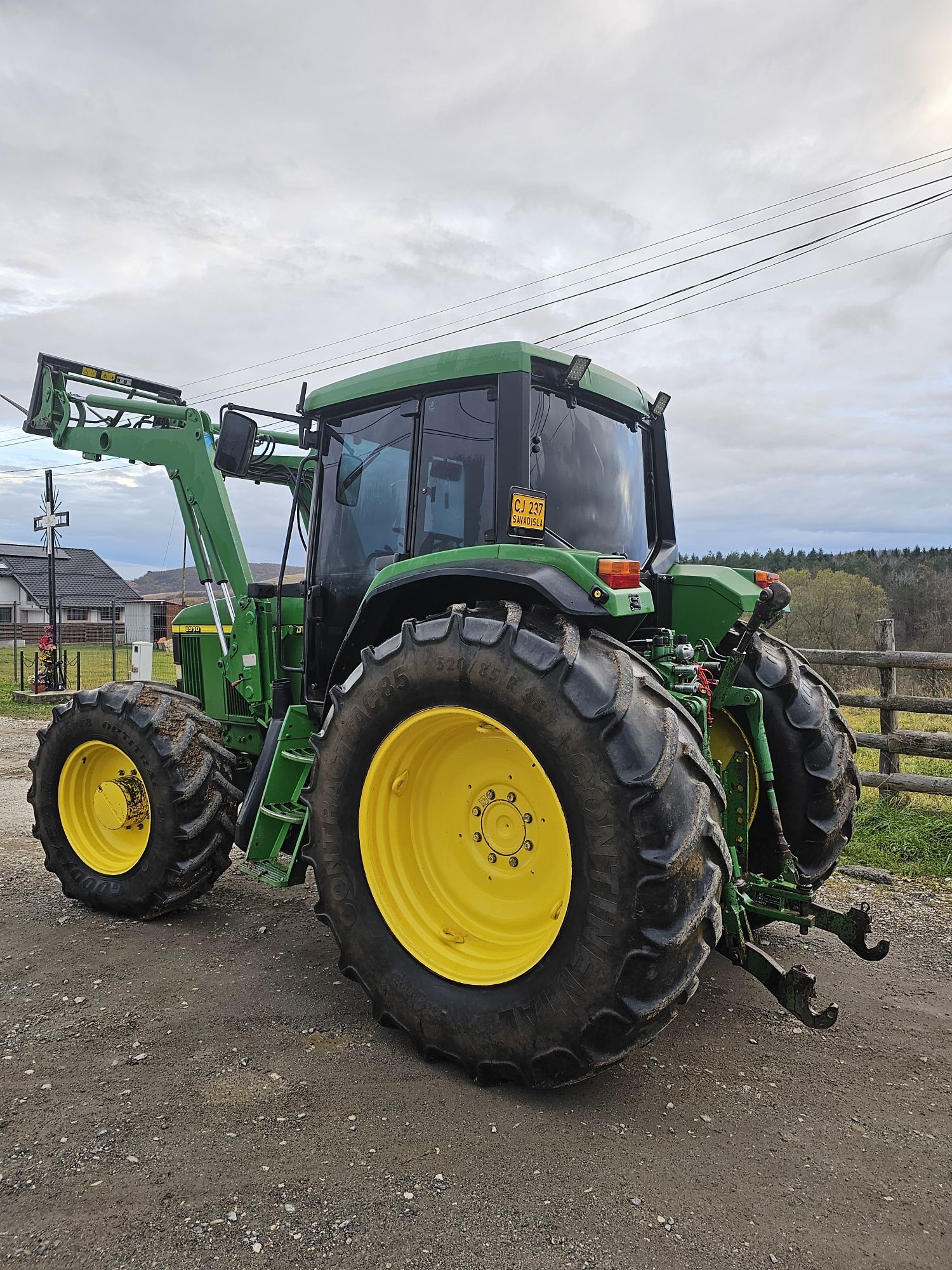 John Deere 6910 cu incarcator frontal