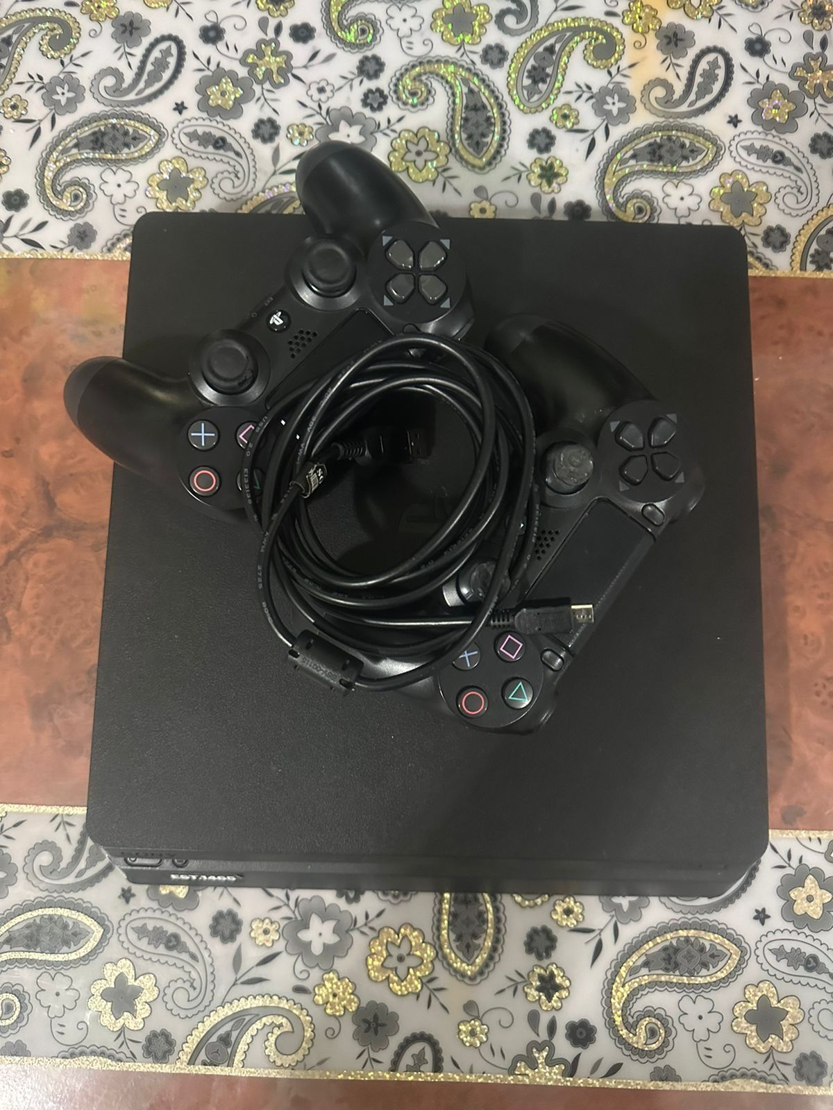 Playstation 4 slim box