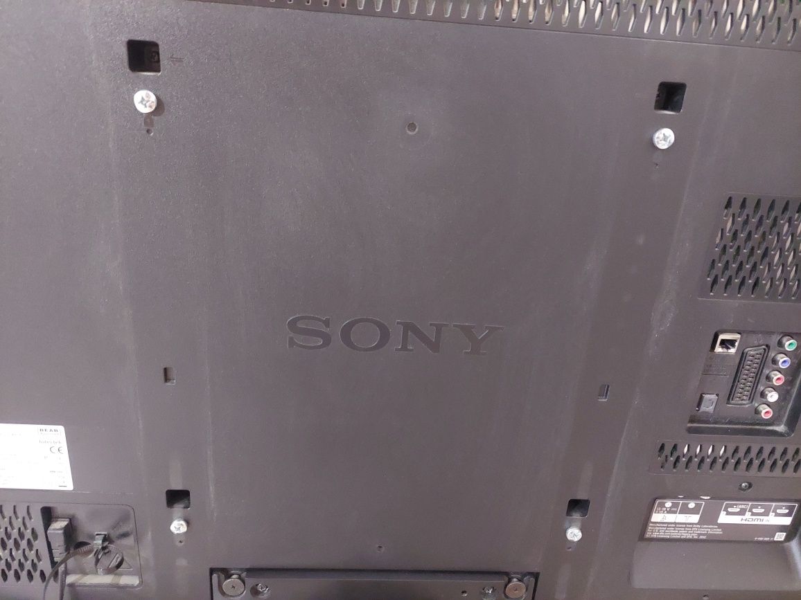 Большой смарт телевизор Sony 120см