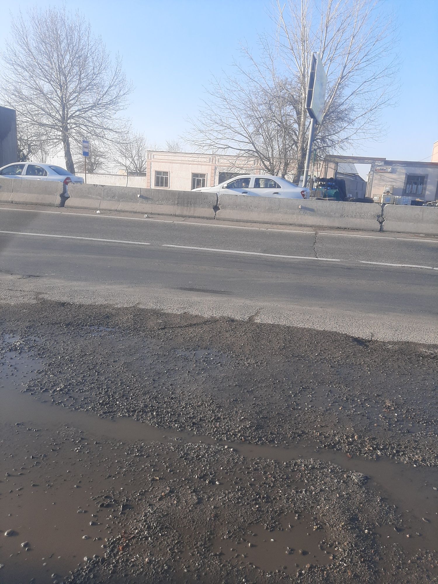 Жомбой  м 39 трасса ёнида хохлаган бизнес учун жой сотилади