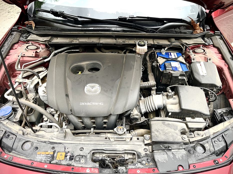 Mazda 3 лек автомобил