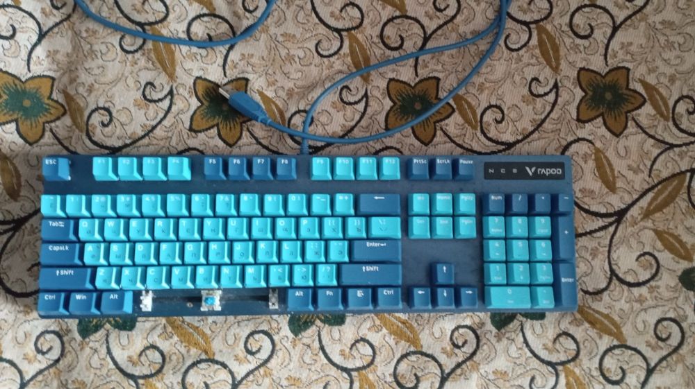 Продам игровую механическую клавиатуру в рабочем состоянии.