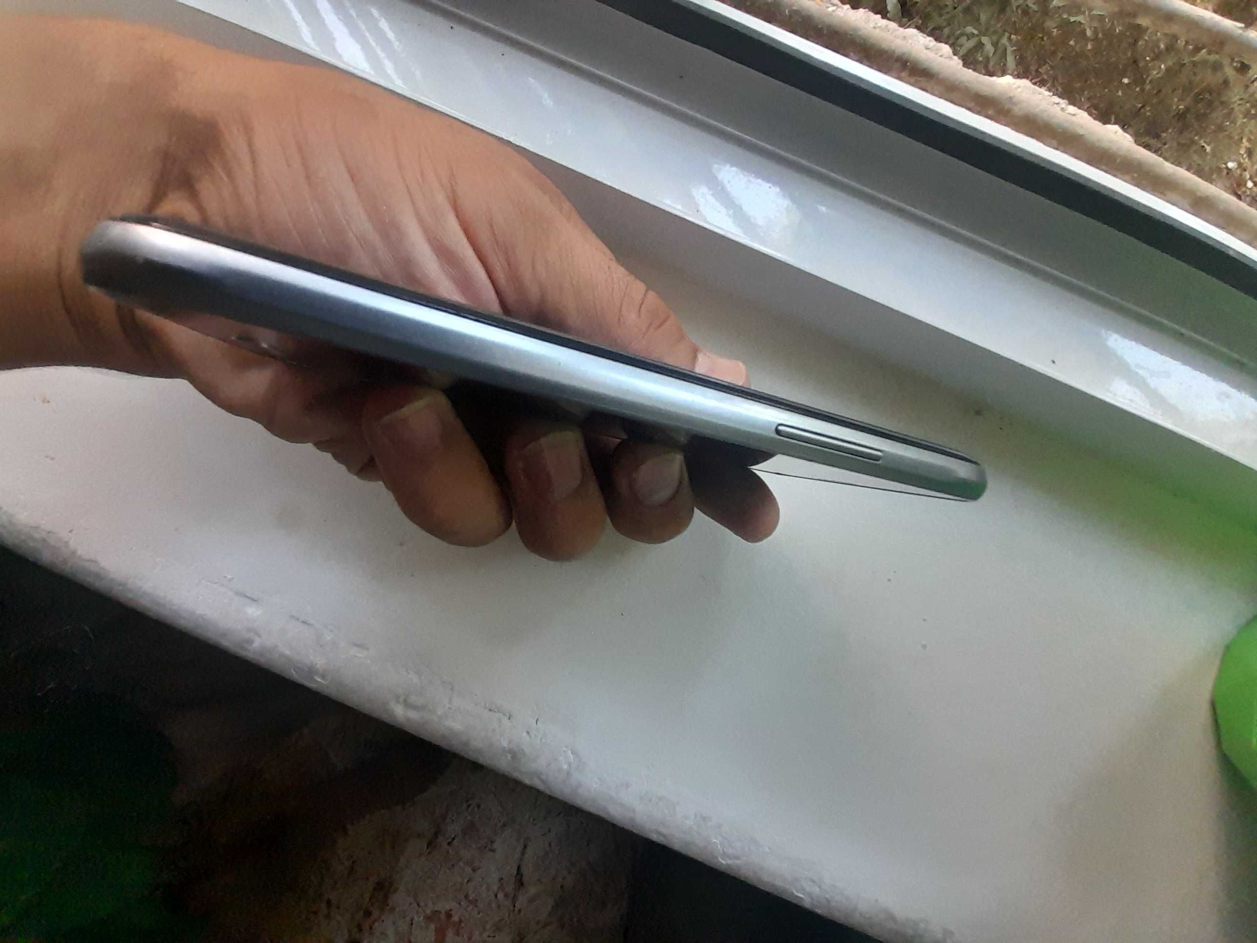 Samsung J1 6     Sotiladi