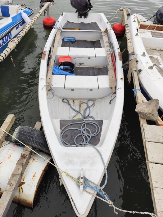 Vând barcă laguna 4.80m cu motor de 15kai Suzuki